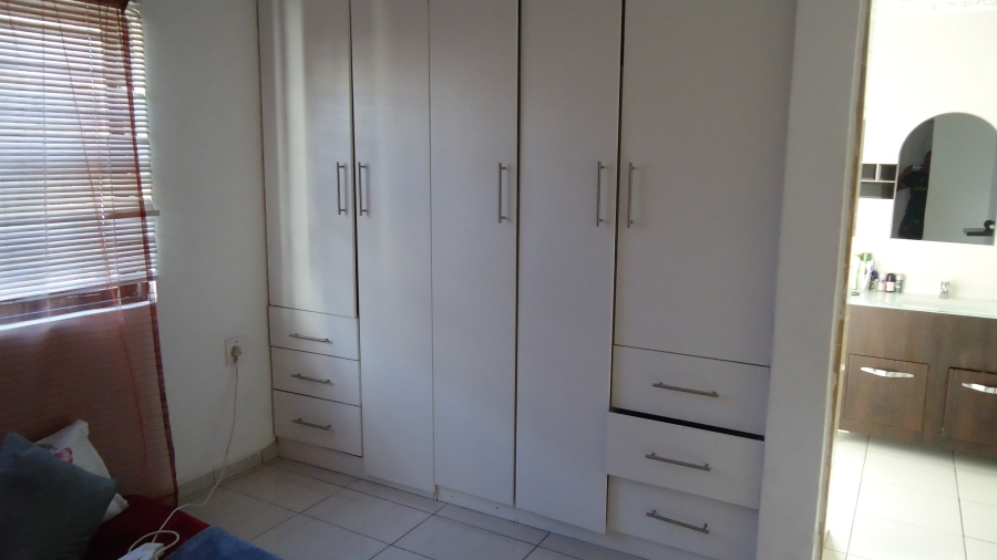 4 Bedroom Property for Sale in The Connifers Western Cape